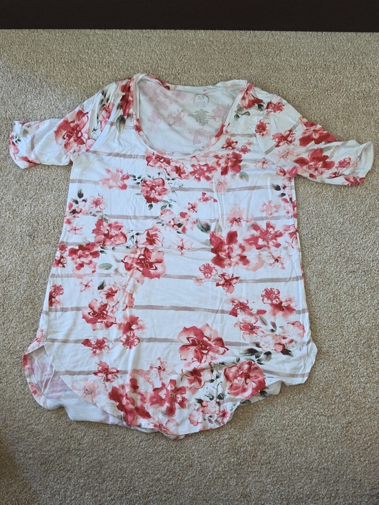 24/7 Maurices Tops - Scoop-Neck Floral Tunic Top in Coral Pink and White